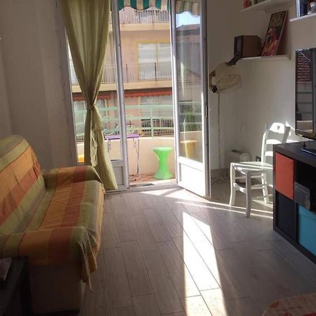 Grand F2 60Mq Centre Antibes, Proche Plages, Commerces, 2 Balcons, Parking, Train, Bus, Deco Vintage, Pet Friendly, Ideal Famille Ou 1-2 Couples Buitenkant foto