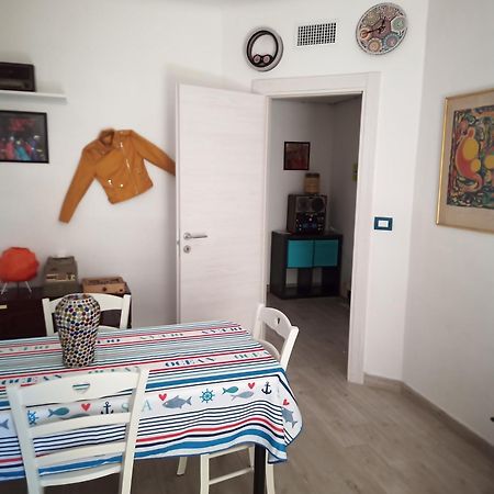 Grand F2 60Mq Centre Antibes, Proche Plages, Commerces, 2 Balcons, Parking, Train, Bus, Deco Vintage, Pet Friendly, Ideal Famille Ou 1-2 Couples Buitenkant foto