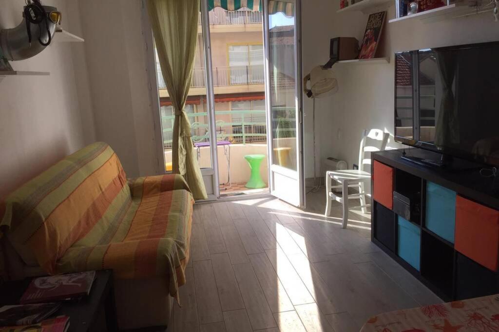 Grand F2 60Mq Centre Antibes, Proche Plages, Commerces, 2 Balcons, Parking, Train, Bus, Deco Vintage, Pet Friendly, Ideal Famille Ou 1-2 Couples Buitenkant foto