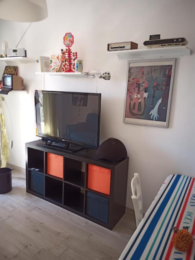 Grand F2 60Mq Centre Antibes, Proche Plages, Commerces, 2 Balcons, Parking, Train, Bus, Deco Vintage, Pet Friendly, Ideal Famille Ou 1-2 Couples Buitenkant foto