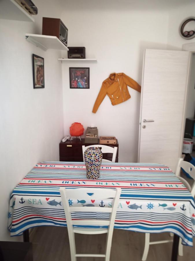 Grand F2 60Mq Centre Antibes, Proche Plages, Commerces, 2 Balcons, Parking, Train, Bus, Deco Vintage, Pet Friendly, Ideal Famille Ou 1-2 Couples Buitenkant foto