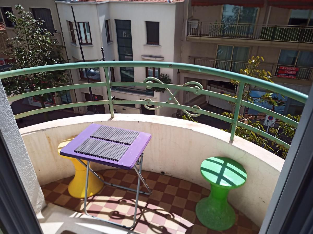 Grand F2 60Mq Centre Antibes, Proche Plages, Commerces, 2 Balcons, Parking, Train, Bus, Deco Vintage, Pet Friendly, Ideal Famille Ou 1-2 Couples Buitenkant foto