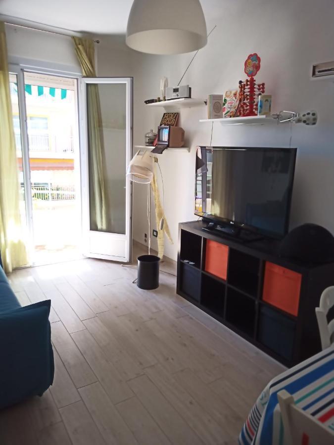 Grand F2 60Mq Centre Antibes, Proche Plages, Commerces, 2 Balcons, Parking, Train, Bus, Deco Vintage, Pet Friendly, Ideal Famille Ou 1-2 Couples Buitenkant foto