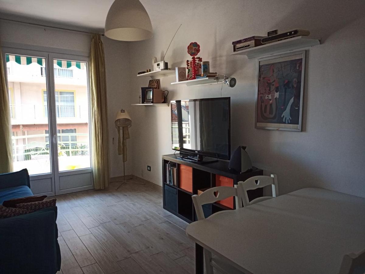 Grand F2 60Mq Centre Antibes, Proche Plages, Commerces, 2 Balcons, Parking, Train, Bus, Deco Vintage, Pet Friendly, Ideal Famille Ou 1-2 Couples Buitenkant foto