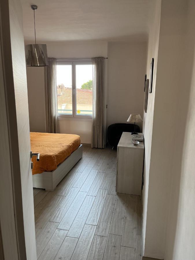 Grand F2 60Mq Centre Antibes, Proche Plages, Commerces, 2 Balcons, Parking, Train, Bus, Deco Vintage, Pet Friendly, Ideal Famille Ou 1-2 Couples Buitenkant foto