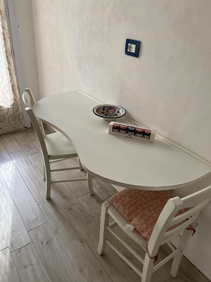 Grand F2 60Mq Centre Antibes, Proche Plages, Commerces, 2 Balcons, Parking, Train, Bus, Deco Vintage, Pet Friendly, Ideal Famille Ou 1-2 Couples Buitenkant foto