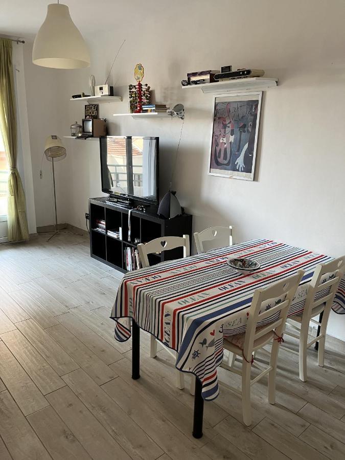 Grand F2 60Mq Centre Antibes, Proche Plages, Commerces, 2 Balcons, Parking, Train, Bus, Deco Vintage, Pet Friendly, Ideal Famille Ou 1-2 Couples Buitenkant foto