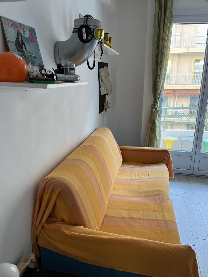 Grand F2 60Mq Centre Antibes, Proche Plages, Commerces, 2 Balcons, Parking, Train, Bus, Deco Vintage, Pet Friendly, Ideal Famille Ou 1-2 Couples Buitenkant foto